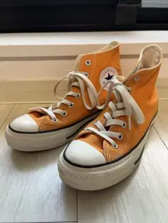 オレンジ スニーカー