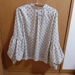 フラワープリント バルーンスリーブシャツのサムネイル