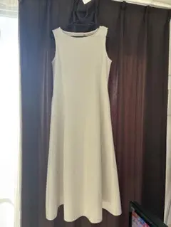 ユニクロ　ウルトラストレッチエアリズムワンピース　S ホワイト