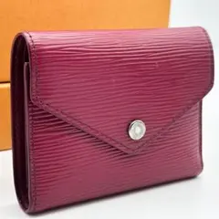 ルイヴィトン ポルトフォイユ ヴィクトリーヌ エピ フューシャ 三つ折り レザー