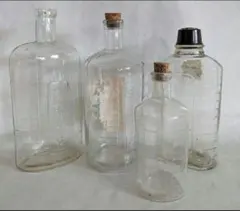 目盛り付きガラス瓶　4本　小瓶　レトロ　明治　年代物　ヴィンテージ　希少ボトル