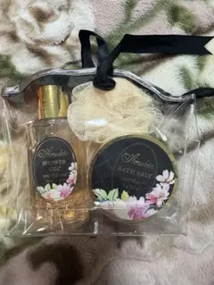 【新品未使用】　シャワーオイル・バスソルトセット