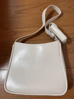 ホワイト ショルダーバッグ 小物入れ付き