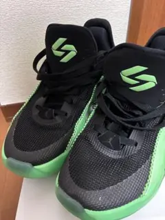 adidas バスケットシューズ グリーン✖️ブラック21センチ - メルカリ