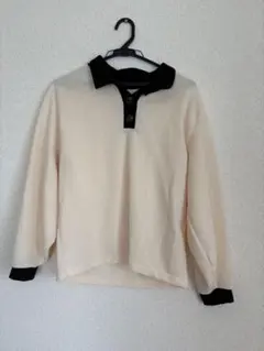 クリーム色ポロシャツスタイル長袖ニット