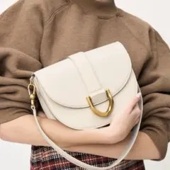 CHARLES & KEITH ガビーヌ サドルバッグ Cream