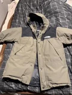 マウンテンダウンジャケット　ニュートープ