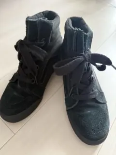 Vans ブラック スエード ハイカットスニーカー