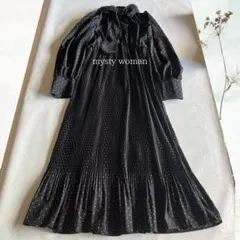 mysty woman ドット柄×パール プリーツロングワンピース 黒 長袖