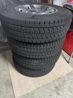 BRIDGESTONE スタッドレス 16インチ タイヤ 4本セットのサムネイル