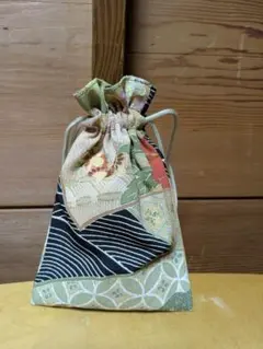 ④着物リメイク　帆布袋　ハンドメイド　黒留袖　昭和レトロ　 巾着袋 　巾着小物入