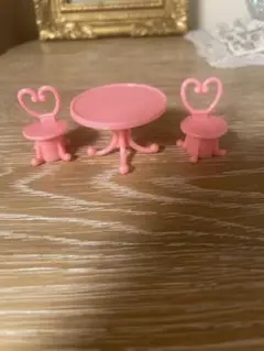 ピンク ミニチュアテーブルセット ハート型椅子付き