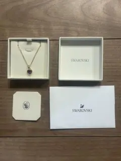 Swarovski ハート型ネックレス