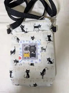 黒猫プリントのスマホショルダーバッグ