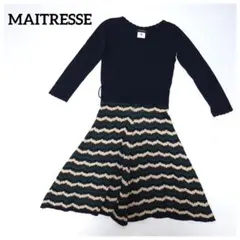 美品 MAITRESSE ニットワンピース 膝丈 フレア スカート Fサイズのサムネイル