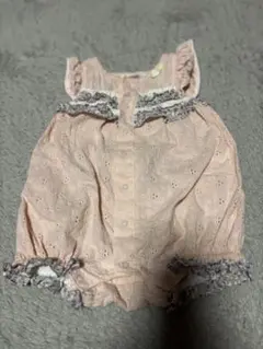 Souris フリル付きピンクロンパース　８０サイズ