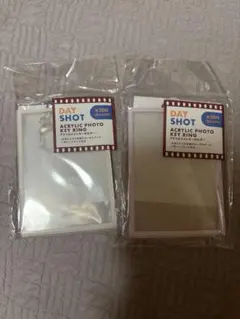 スリーコインズ DAY SHOT アクリルフォトキーホルダー 2個セット