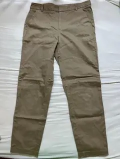 GU ベージュ チノパン ボタン付きウエスト