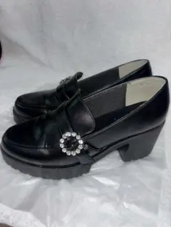 ビジュー付きブラックローファー