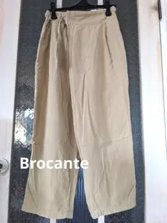 ベージュ ワイドパンツ