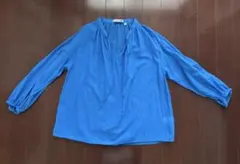 ユニクロ × JW ANDERSON 青 Vネックドレープシャツ 　Мサイズのサムネイル