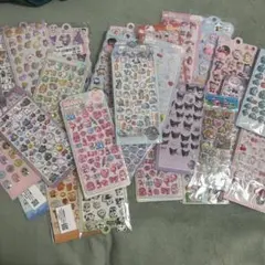 まとめ売り大特価！シール30枚(キャラクターおしり入り)