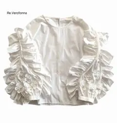 美品 ヴェロフォンナ　フリル　ギャザーフラワーパール　ブラウス　お呼ばれのサムネイル