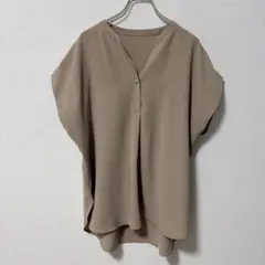 オペークドットクリップ 半袖ブラウス パールボタン　ベージュのサムネイル