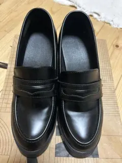 黒 ローファー ヒール 学生 制服 オシャレ 靴 シューズ