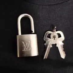 LOUIS VUITTON パドロック かぎ カギ 鍵 南京錠 シルバー302