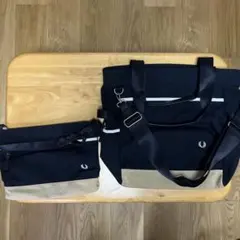 FRED PERRY ショルダーバッグ　ネイビー