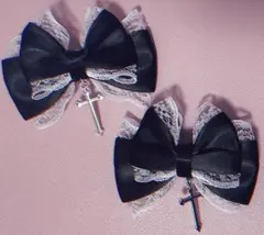 リボンヘアクリップ 黒 十字架チャーム 白 量産型地雷系ハンドメイド推し活ヘアメ