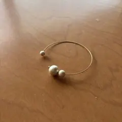 ゴールドカラー パール風モチーフ バングル