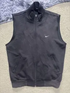 Nike 黒 ジップアップベスト