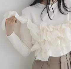 【2wayフリルトレーナー】　ホワイト・ブラック