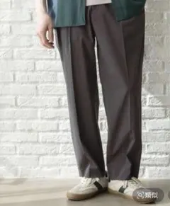 グレー ワイドパンツ