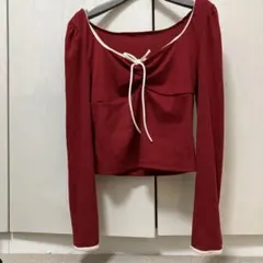 リボン付きバーガンディ長袖トップス