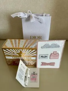 DIORクリスマスコフレ2025ポーチVS Miss Diorワッペン4種セット
