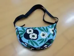 極美品★ユニクロのマリメッココラボ　ラウンドミニショルダーバッグ★ブルーのお花