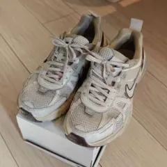 NIKE ナイキ V2K ラン　スニーカー　ブラウン　25.5cm(ウィメンズ)