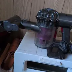 【ジャンク品】ダイソン　ハンディDC74 ジャンク品】Dyson DC74掃除機 レッド - メルカリ