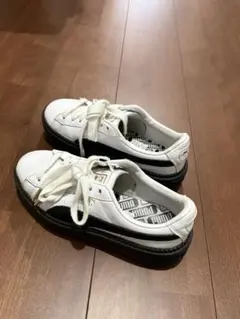 PUMA バスケット プラットフォーム スニーカー 23.5cm