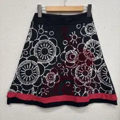 Desigual デシグアル フラワー刺繍 総柄スカート ブラックのサムネイル
