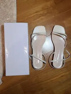 R*2様 新春未使用 ホワイトストラップサンダル箱付き