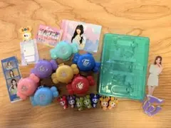 TWICE フィギュアセット カラフルケース付きのサムネイル