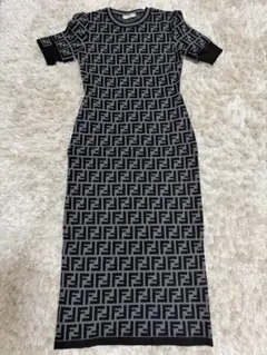 未使用に近い　Fendi フェンディ　ロゴ　半袖ニットドレス　ワンピース　タイトのサムネイル
