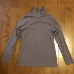 UNIQLO タートルネック カットソー　M 淡いパープル
