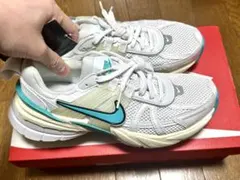 【Nike v2k ラン】新品・未使用ウィメンズ　サイズ　23.5cm 送料込み