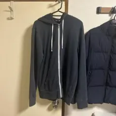 ダークグレー ジップアップパーカー