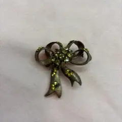 ヴィンテージ風リボン型ブローチ